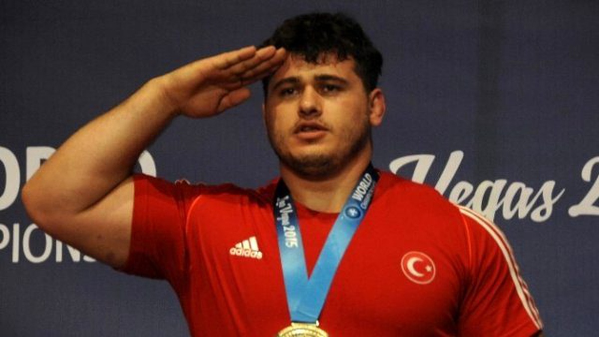 Bir Dünya Şampiyonluğu da Rıza Kayaalp\'ten