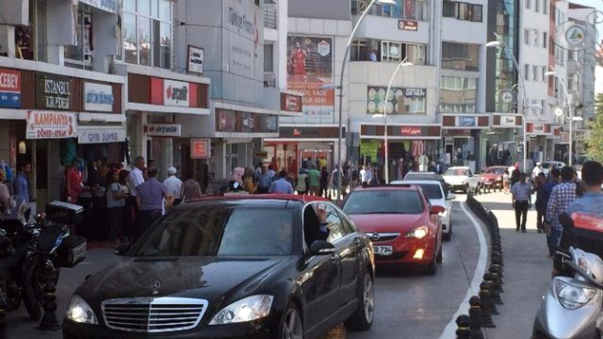 Bolu Halkı Şehidi İçin Dörtdivan\'a Akın Etti