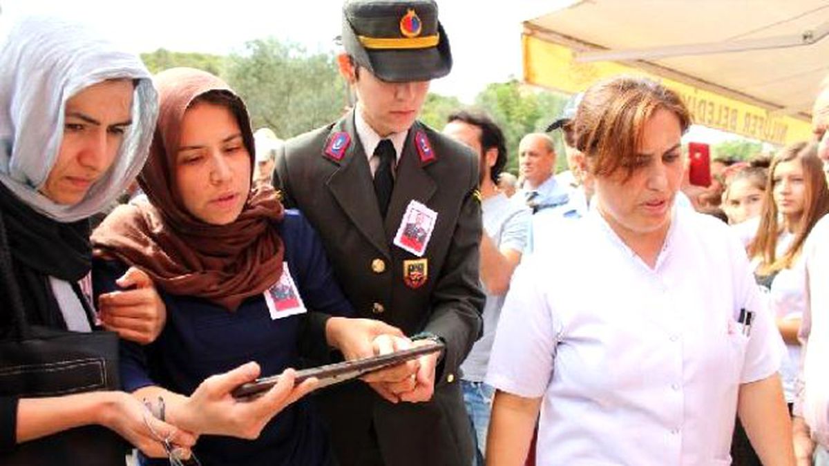 Bursa, Şehit Yarbay Çelikcan\'ı Gözyaşlarıyla Uğurladı (2)