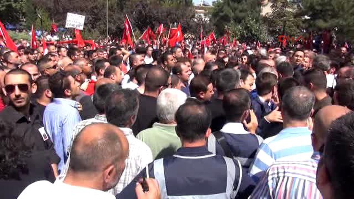 Bursa, Şehit Yarbay Çelikcan\'ı Uğurluyor