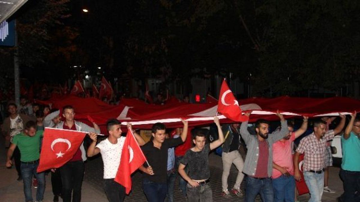 Çan\'da Şehitler İçin Saygı Yürüyüşü