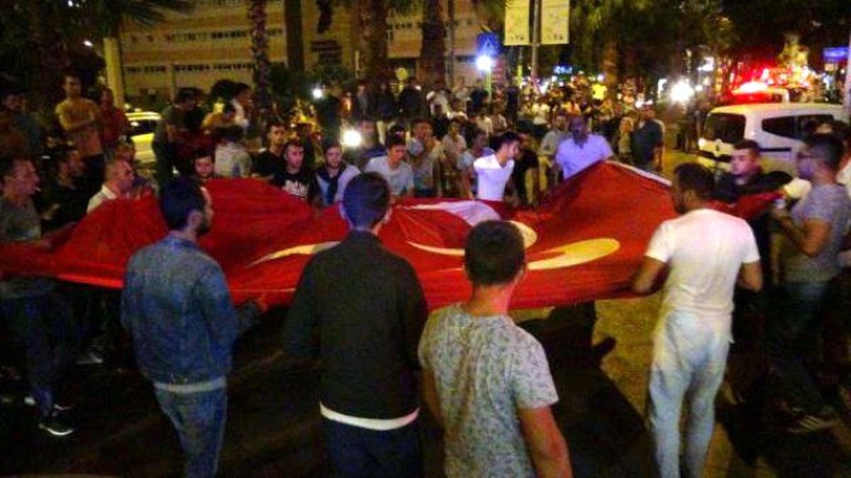 Çanakkale\'de Teröre Tepki Yürüyüşü