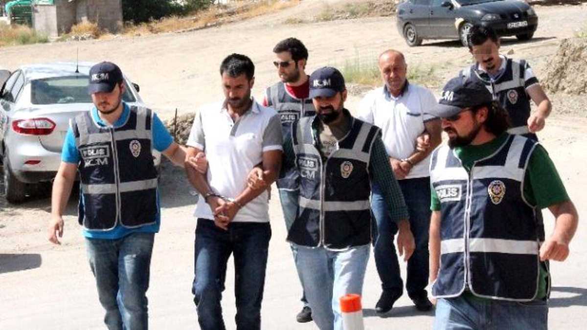 Cenaze Aracında 200 Kilo Eroinle Yakalanan 2 Şüpheli Tutuklandı