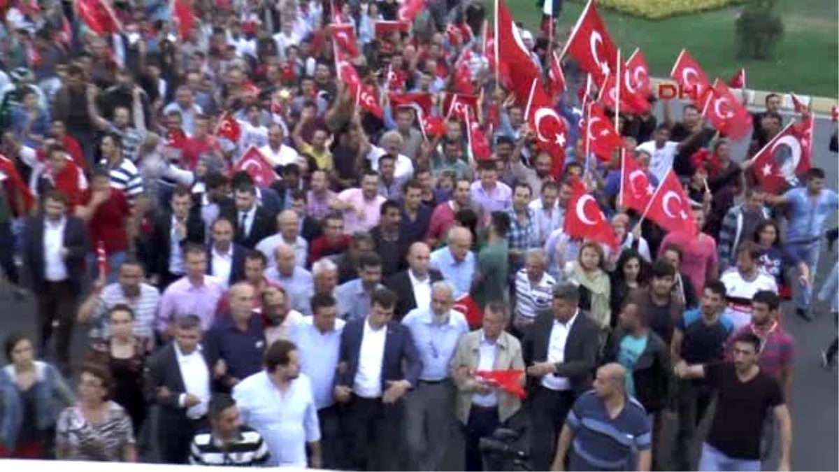 Çerkezköy\'de Terör Protestosunda Hdp Binasına Saldırı