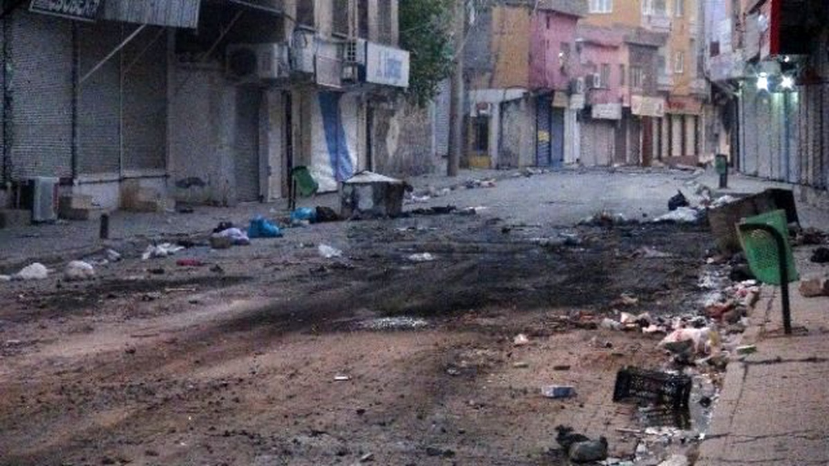 Cizre\'de İzinsiz Gösteriye Polis Müdahale Etti