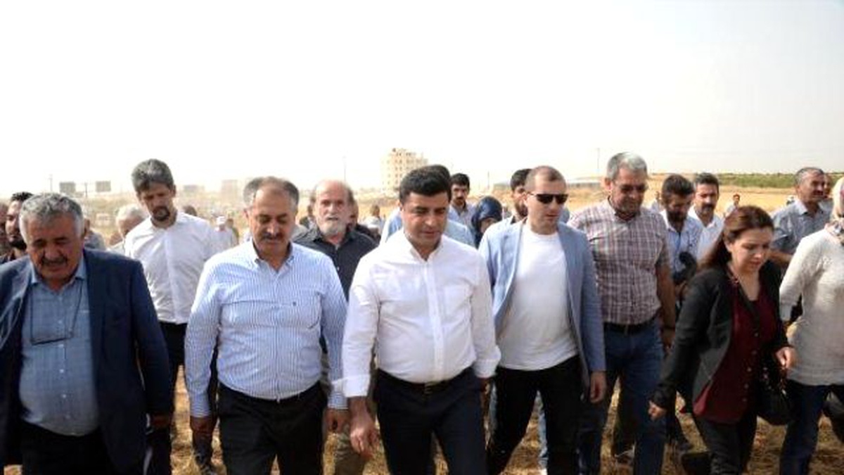 Cizre\'ye Giden Demirtaş ile Bakanların Önü Midyat\'ta Kesildi (5)
