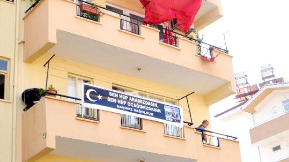 Dağlıca Şehidi Uğur Yıldız\'ın Cenazesinde Gözyaşları Sel Oldu (2)