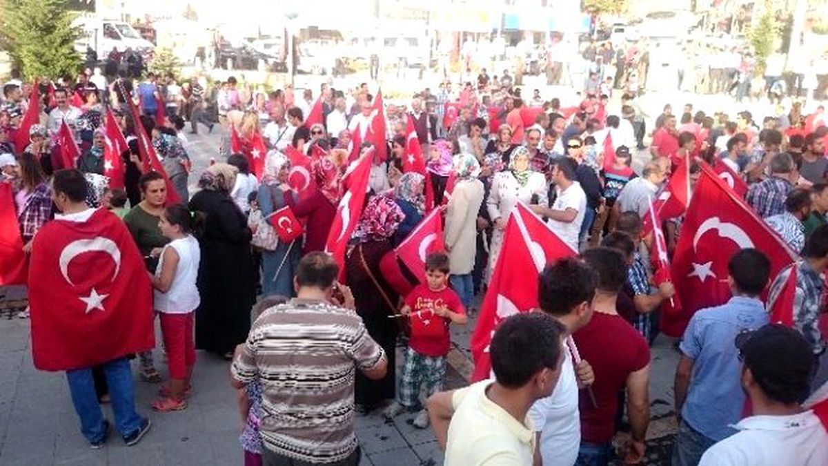 Develi\'de Teröre Lanet Yağdı