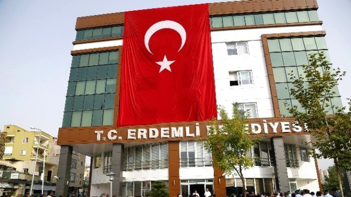 Erdemli Belediyesi Çalışanlarından Teröre Tepki, Şehitlere Saygı
