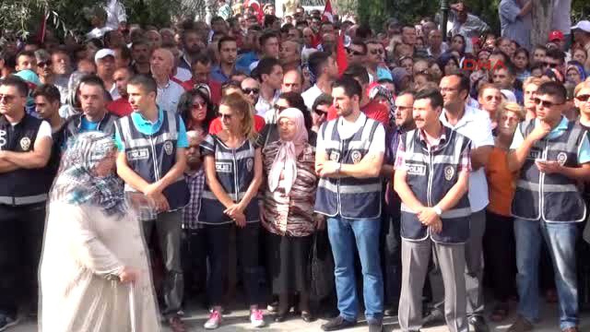 Eskişehir Şehit Astsubayın Cenaze Töreninde Bakan Avcı\'ya Protesto