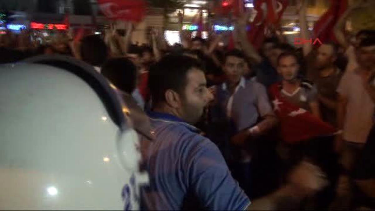Gaziantep - PKK Sempatizanlarının Gösterisinde Ateş Açıldı: 1 Polis Yaralı