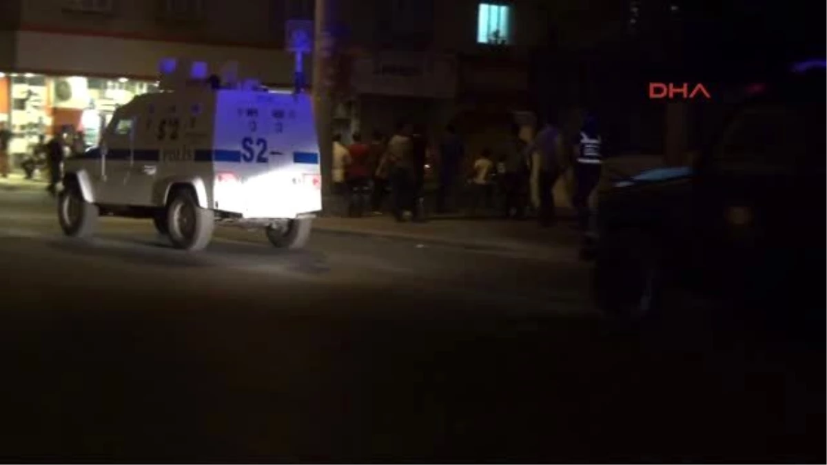 Gaziantep\'te Hdp Binalarına Saldırmak İsteyenlere Polis Müdahalesi 1