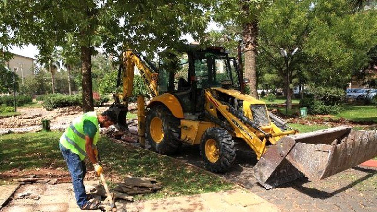Haliliye\'deki Parklarda Onarım Çalışması