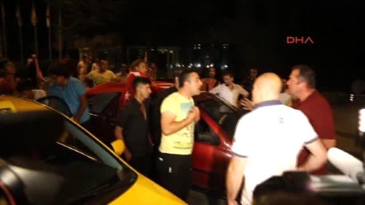 Hdp Binası Önünde Tehlikeli Gerginlik