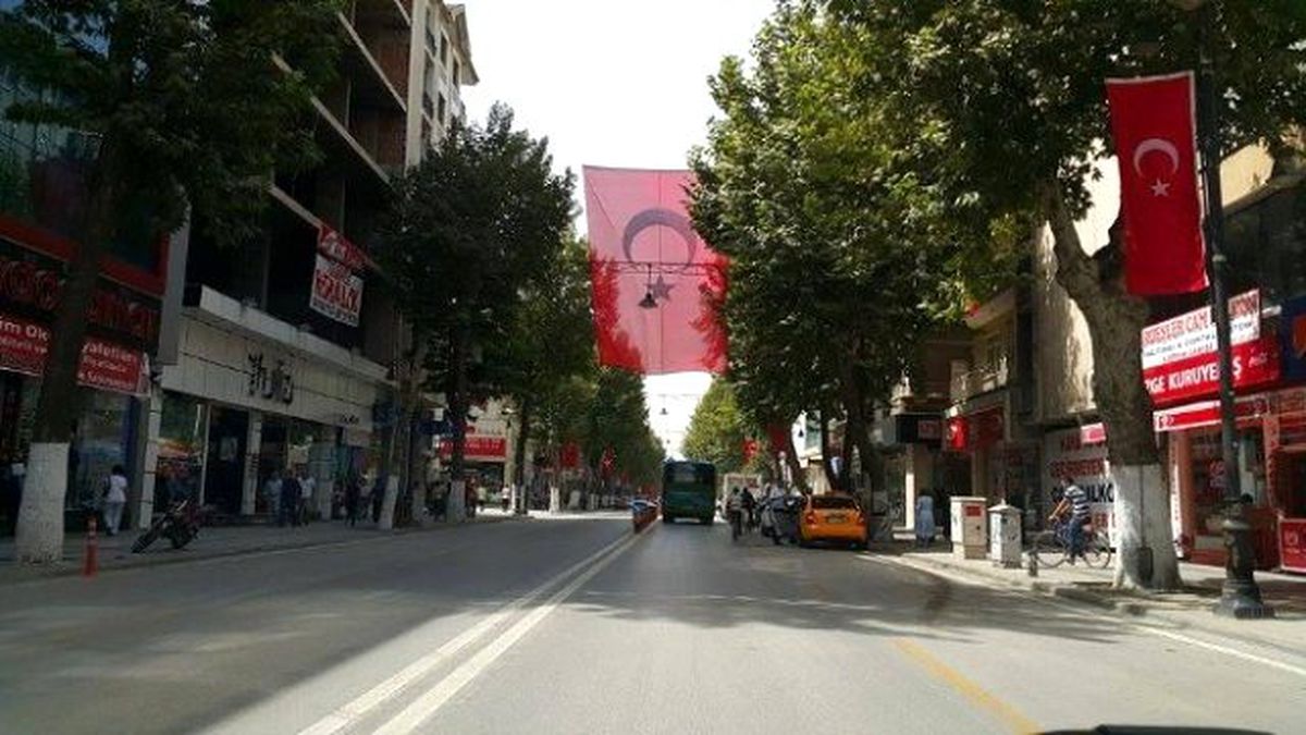 Her Yer Kırmızı Beyaz