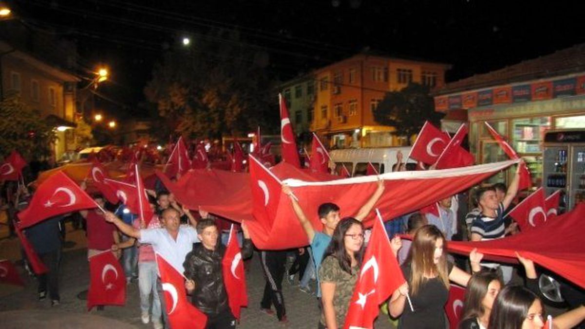 Hisarcık\'ta \'Şehitlere Saygı\' Yürüyüşü