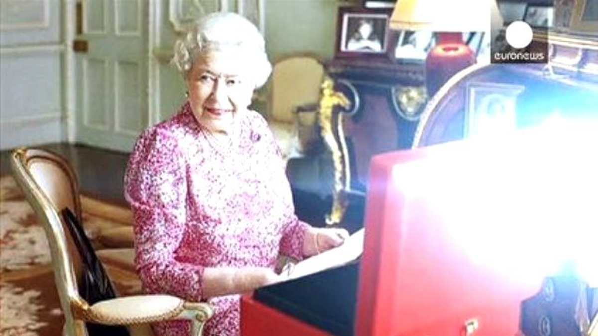 İngiltere Kraliçesi 2. Elizabeth En Uzun Süre Tahtta Kalma Rekorunu Kırdı