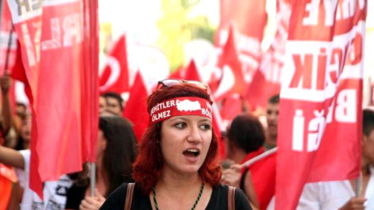 İzmir\'de Binler Teröre Karşı Yürüdü