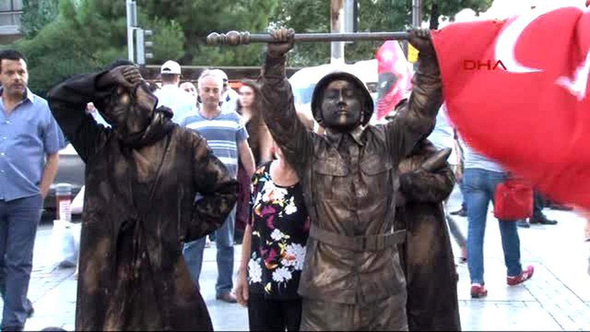 İzmir\'de Binler Teröre Karşı Yürüdü