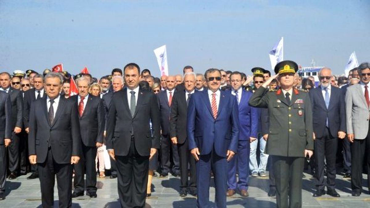 İzmir Kurtuluşunu Buruk Kutladı