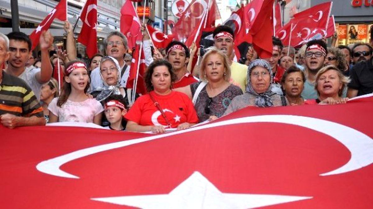 İzmirliler Şehitler İçin Yürüdü