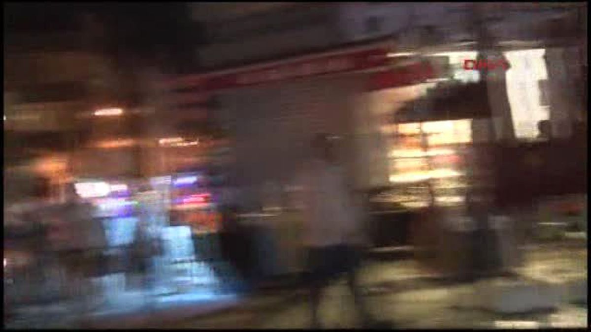 Kadıköy\'de Hdp\'lilere Polis Müdahalesi...