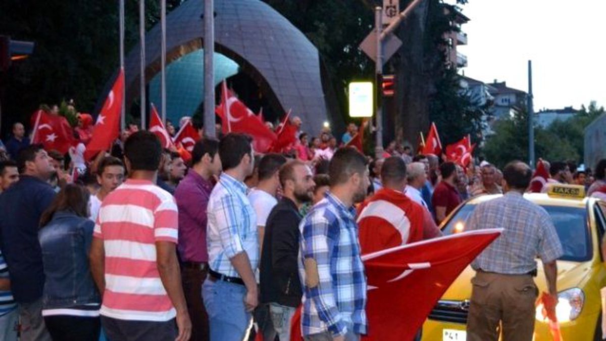 Karamürsel\'de Teröre Tepki