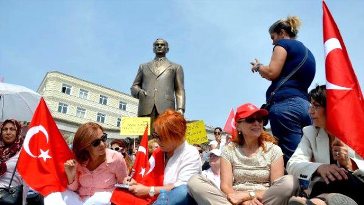 Kayseri\'de Şehit Anneleri ve Derneklerden Oturma Eylemi