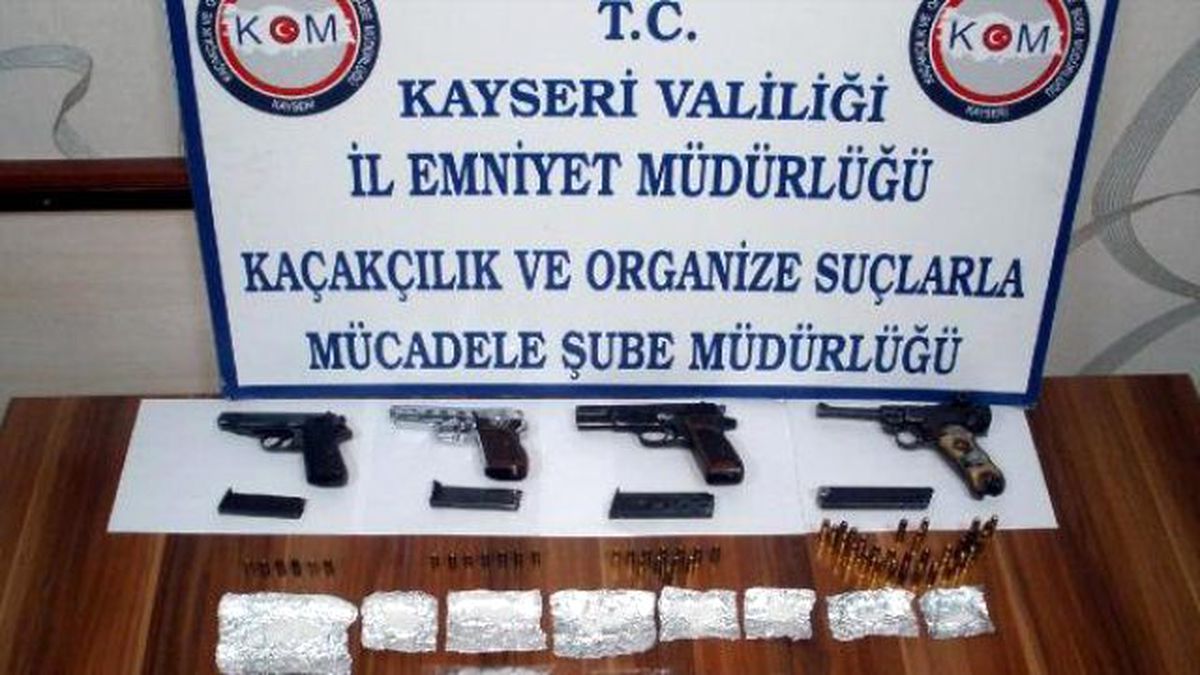 Kayseri\'de Uyuşturucu ve Silah Operosyonu 2 Gözaltı