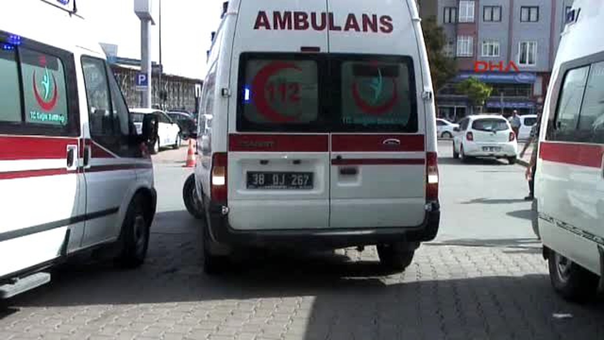 Kayseri Yıkmaya Çalıştığı Duvarın Altında Kalan İşçi Yaralandı