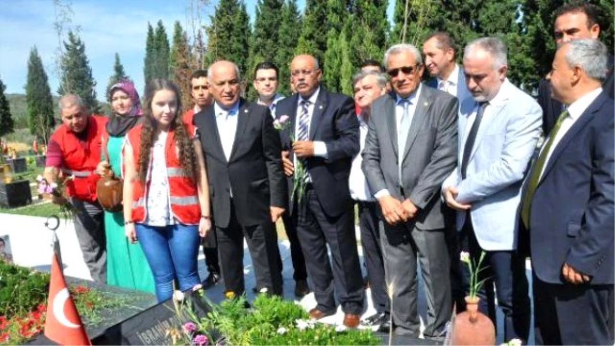 Kızılay\'da Toplanan Soma Yardım Paraları Ailelere Dağıtıldı