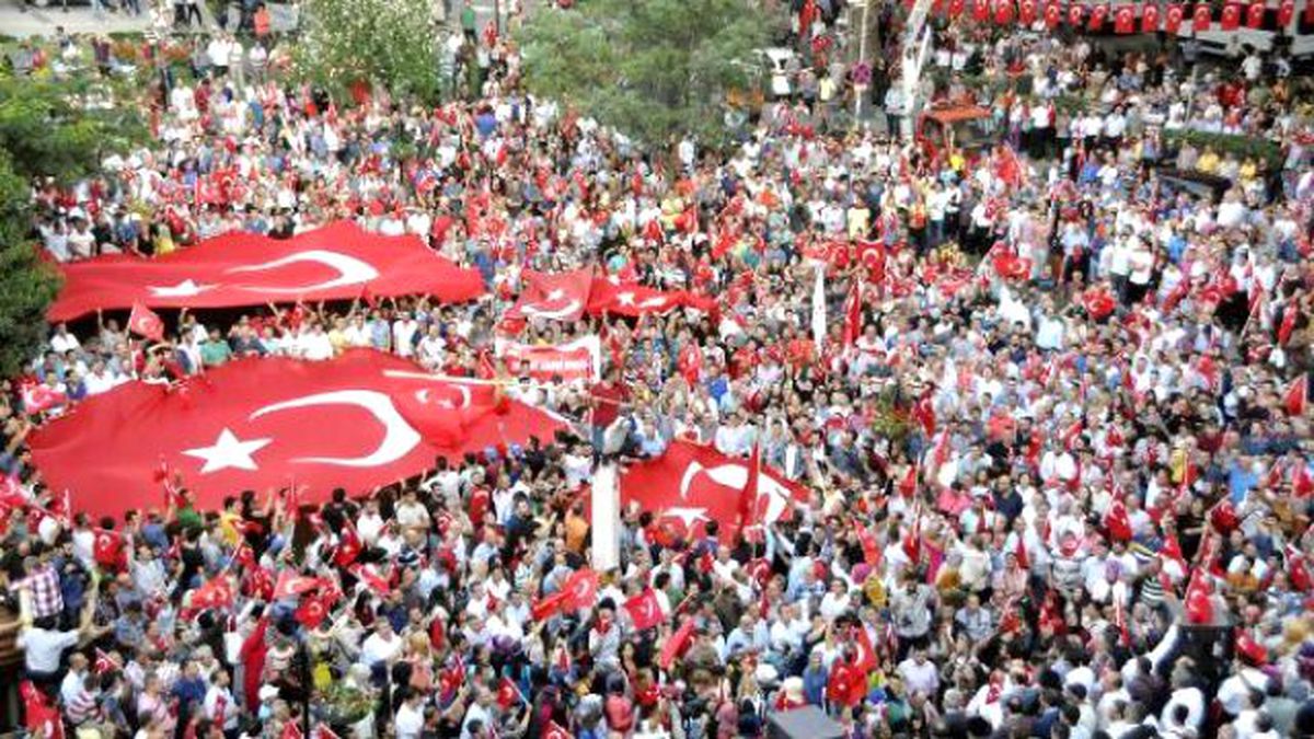 Kocaeli\'ndeki Gergin Yürüyüşe 5 Gözaltı