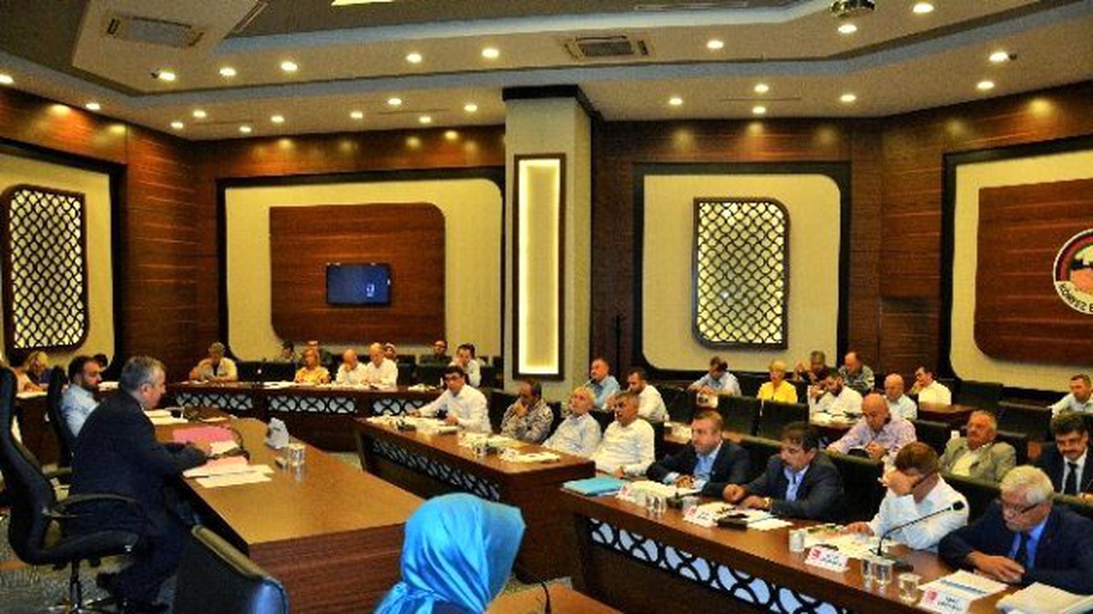 Körfez Belediye Meclisi Şehitler İçin Ayakta