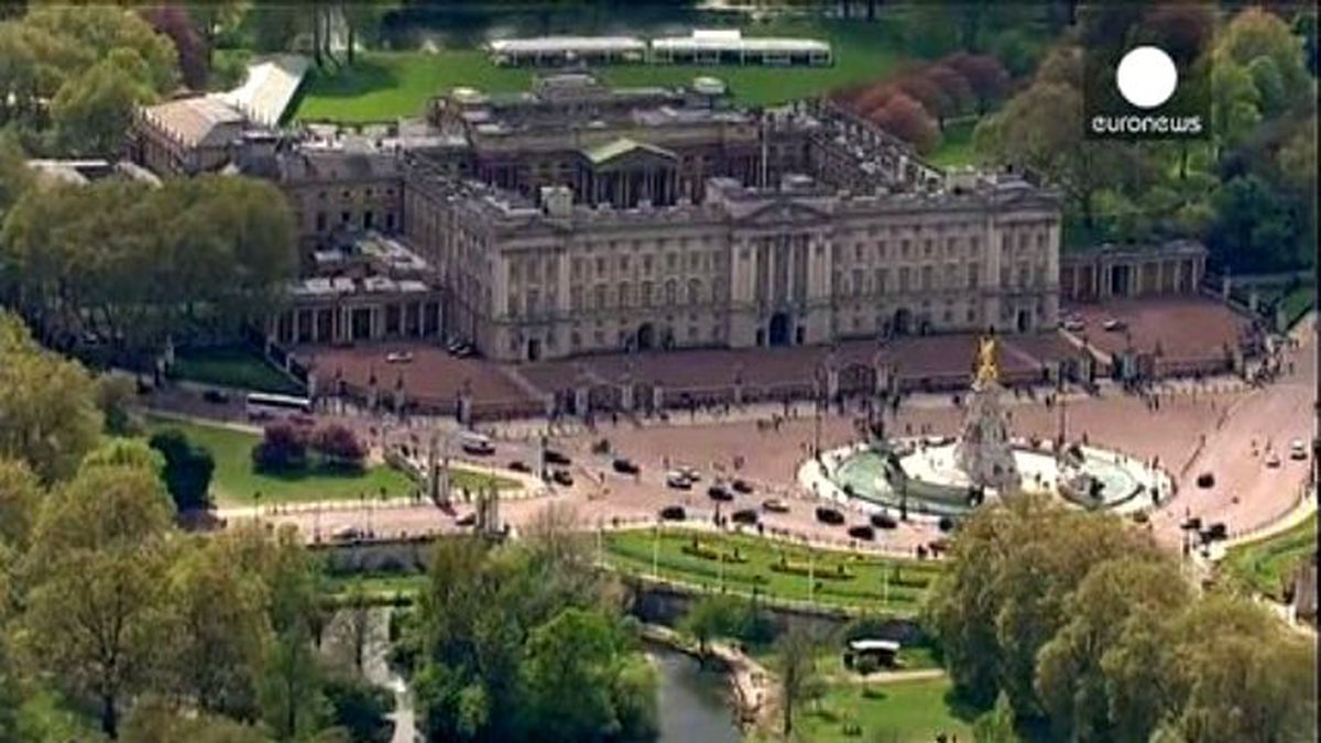 Kraliçe Elizabeth\'in Kişisel Serveti 384 Milyon Euro