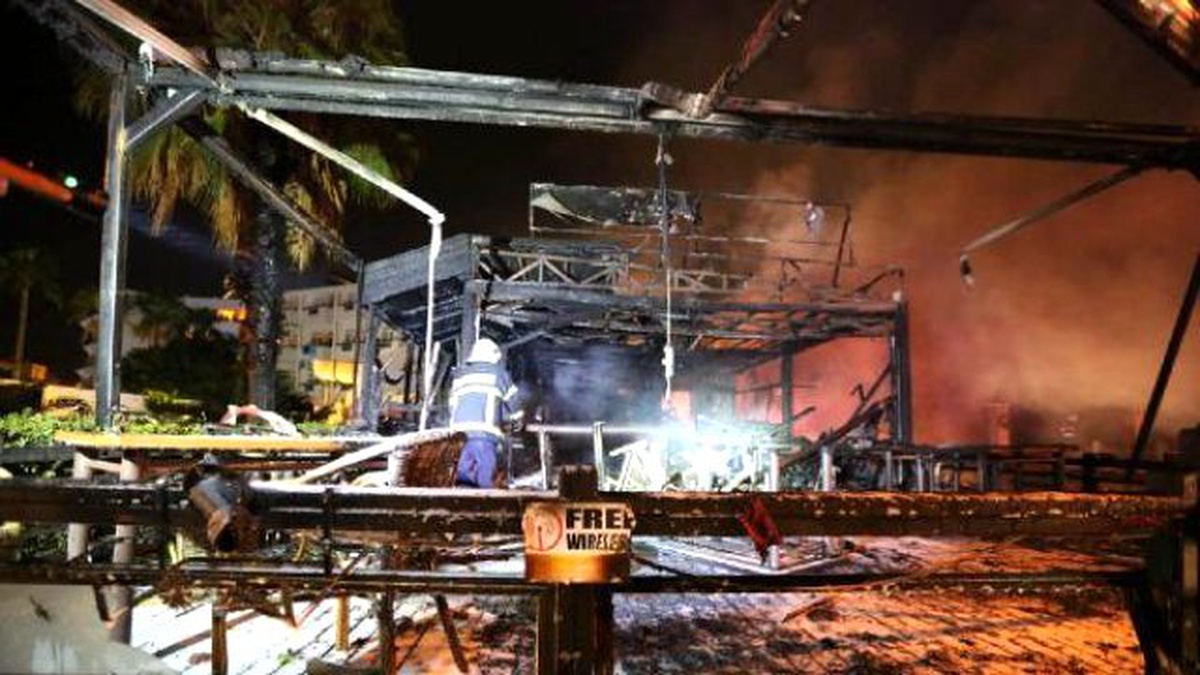 Manavgat\'ta Gergin Gece,çok Sayıda İşyeri Zarar Gördü