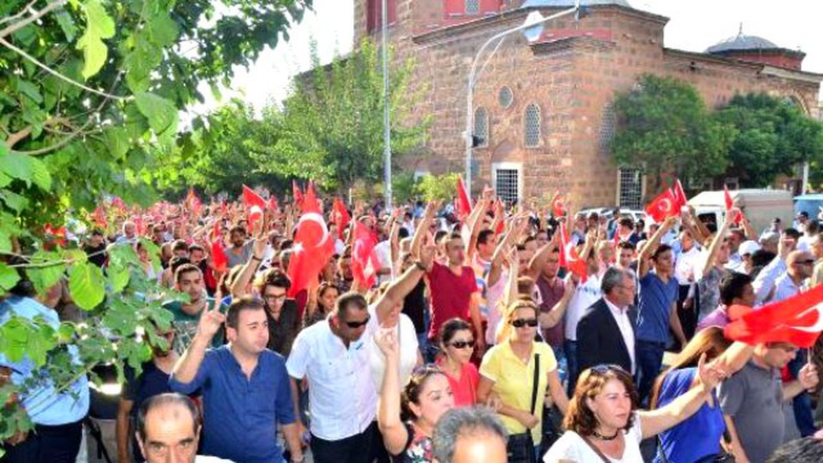 Manisalılar Şehitlerine Yürüdü
