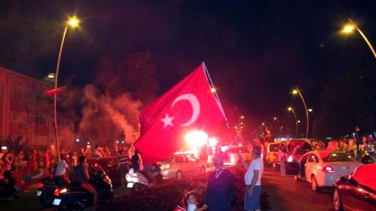 Marmaris\'te Terör Protestosu Sonrası Olaylar Çıktı: 17 Gözaltı