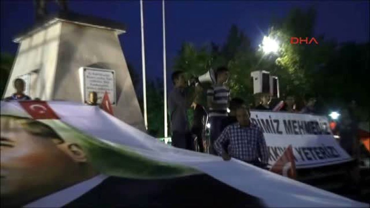Milas\'ta Binler Şehitler İçin Yürüdü