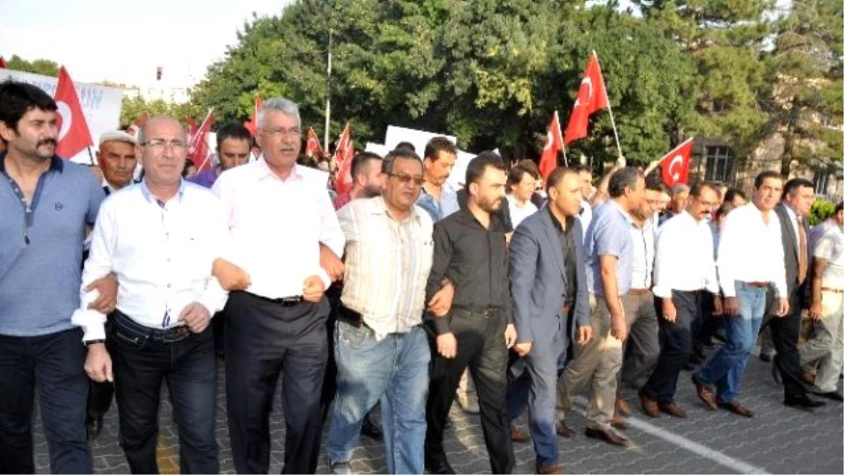 Nevşehir\'de 4 Bin Kişi Şehitler İçin Yürüdü