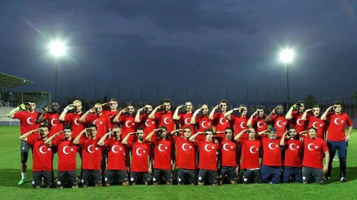 Osmanlı\'dan Bayraklı Tişörtle Teröre Tepki
