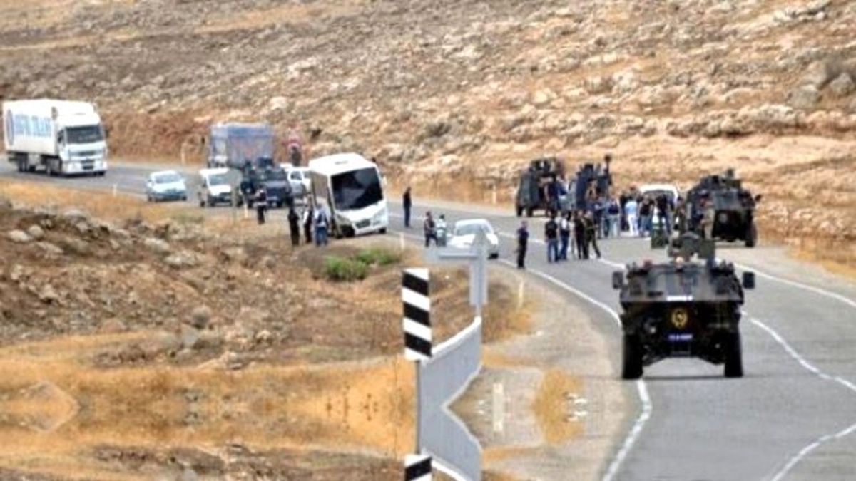 Patlayıcı Döşeyen Teröristler Kaçtı, Arkalarında Şemsiyeleri Kaldı