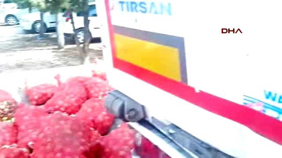 Şanlıurfa\' da Soğan Yüklü Tır? da 5.5 Ton Plastik Patlayıcı Ele Geçirildi