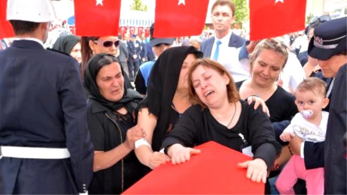 Şehit Polis Ercan Hırçın, Karabük\'te Toprağa Verildi