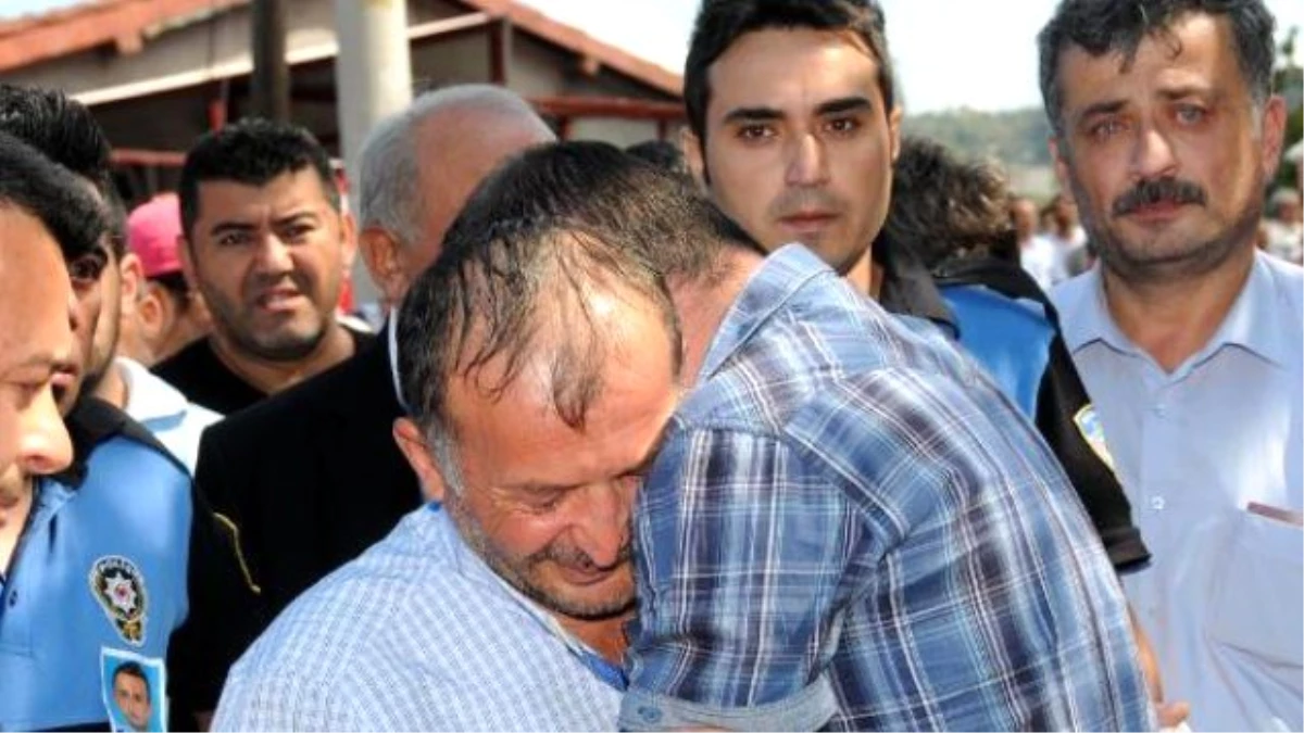 Şehit Polisin Cenazesinde Yeğenin Hali Yürekleri Dağladı
