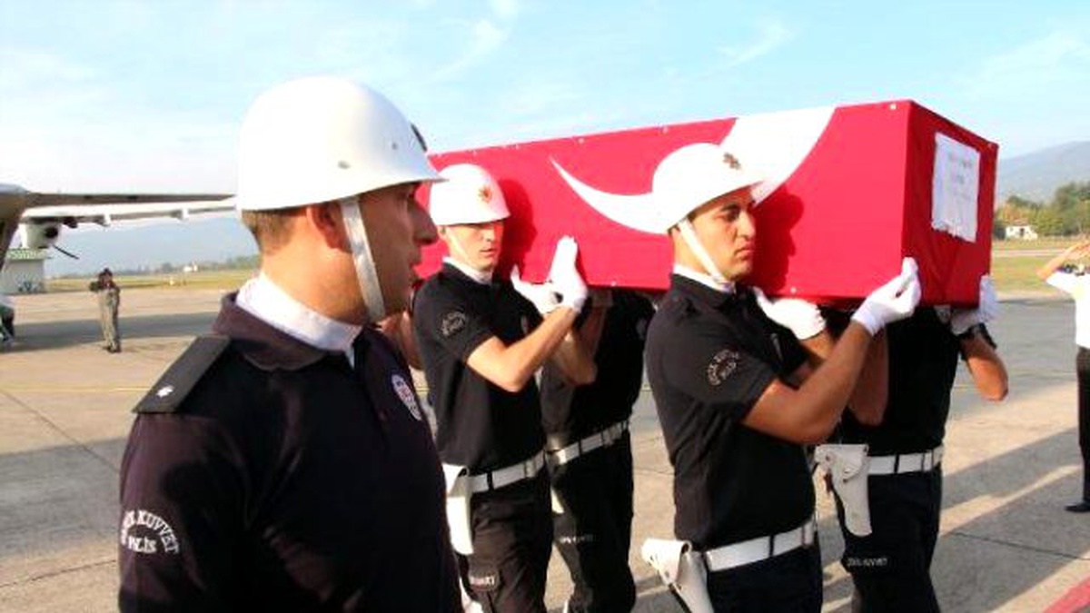 Şehit Polisin Cenazesi Zonguldak\'a Getirildi