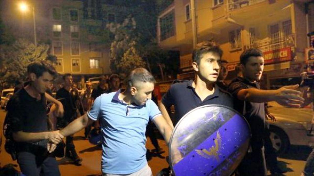 Şehitler İçin Ankara Sokağa Döküldü, Hdp Binasına Türk Bayrağı Asıldı (2)