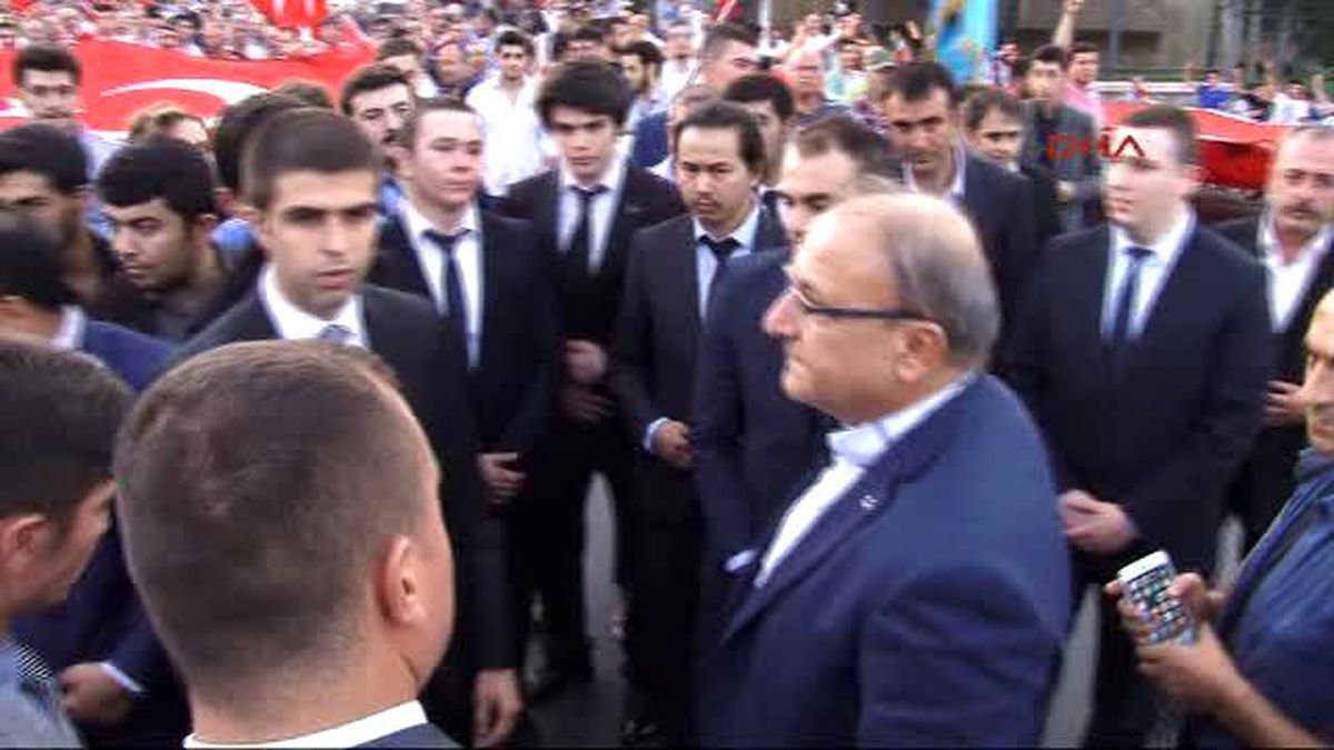 Şehitler İçin Ankara Sokağa Döküldü, Hdp Binasına Türk Bayrağı Asıldı
