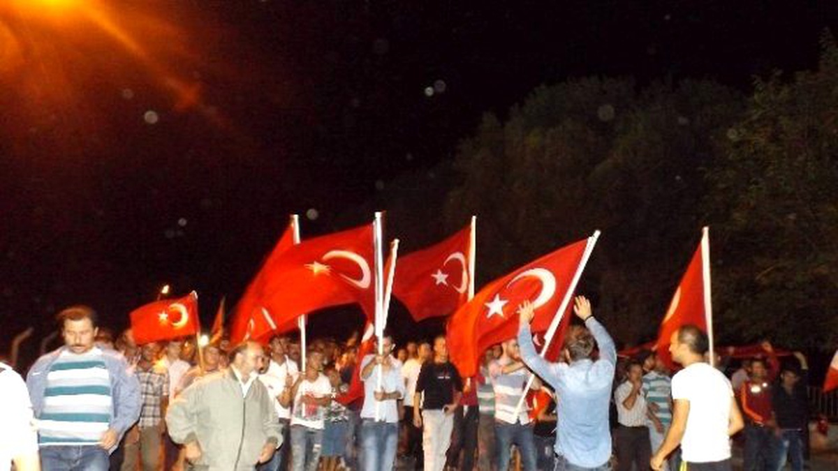 Şehitler İçin Saygı Yürüyüşü Düzenlendi