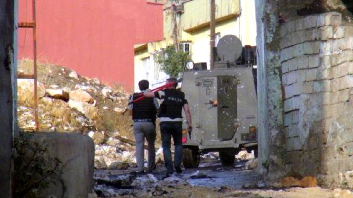 Silvan\'da Polis, Hendekleri Doldurdu