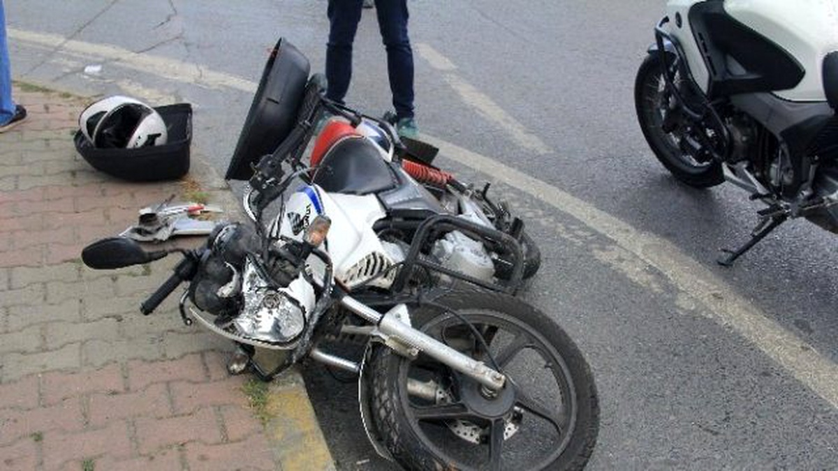 Şişli\'de Motosikletle Minibüs Çarpıştı: 1 Yaralı